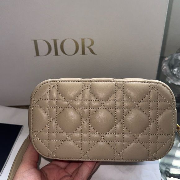 🔥LIKE NEW🔥 Dior Lambskin Cannage Small Diortravel Vanity Case Warm - Picture 9 of 13